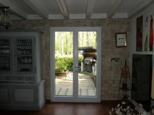 porte-fenêtre PVC acajou